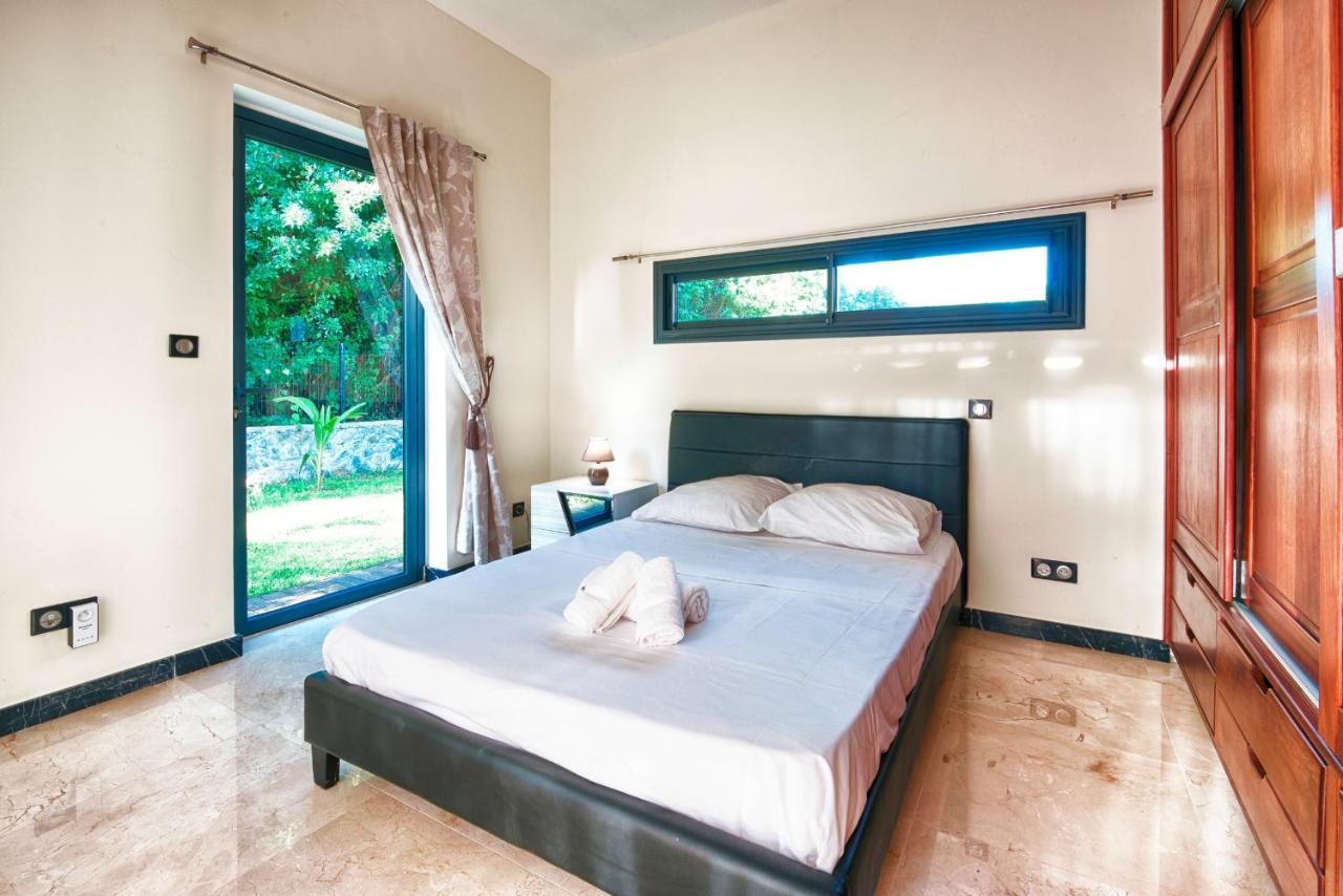 Villa Isis A L Entre-Deux Avec Piscine Pour 7 Personnes Entre Deux Luaran gambar